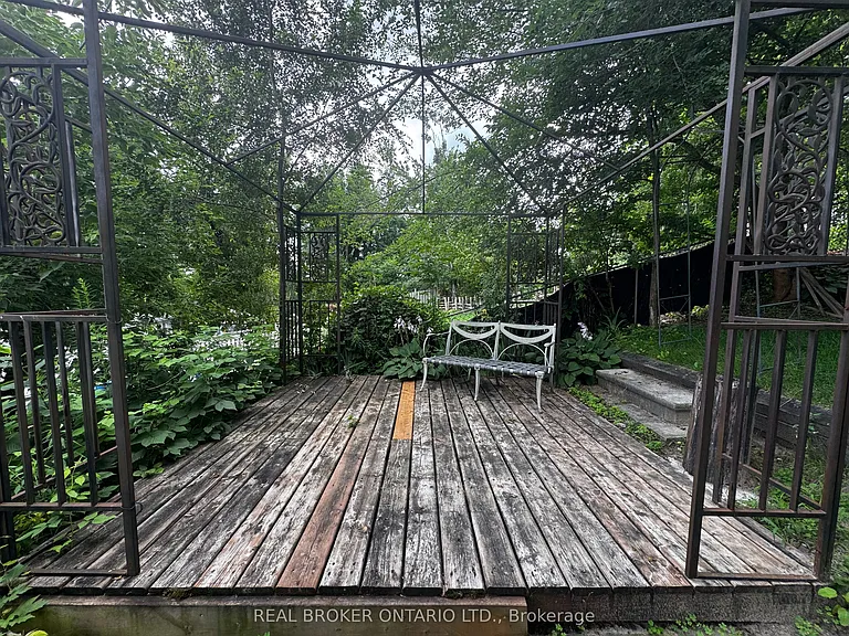 34 Engel Cres #A — Photo 23