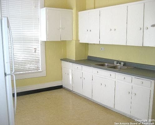5th image of 1228 Virginia Blvd APT 2