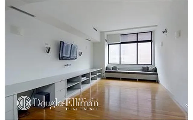 Rented by Douglas Elliman | media 31