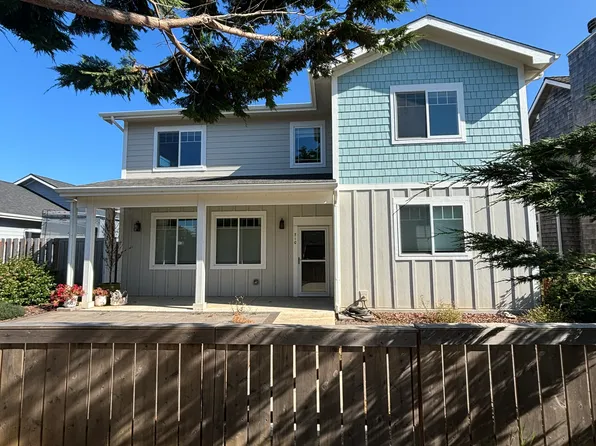 710 Seabird Dr, Bandon, OR 97411