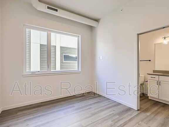 5th image of 3830 N Olive St Unit 302