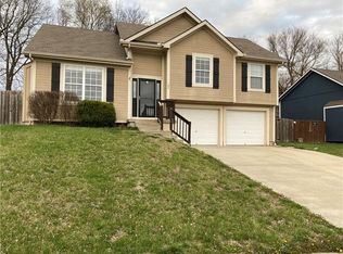 106 Echo Rdg, Buckner, MO 64016