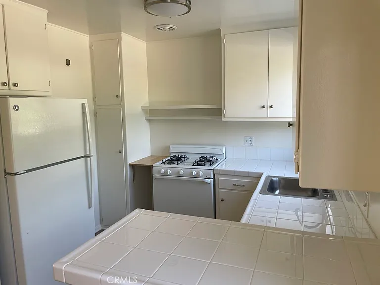 630 San Vicente Blvd #B — Photo 6