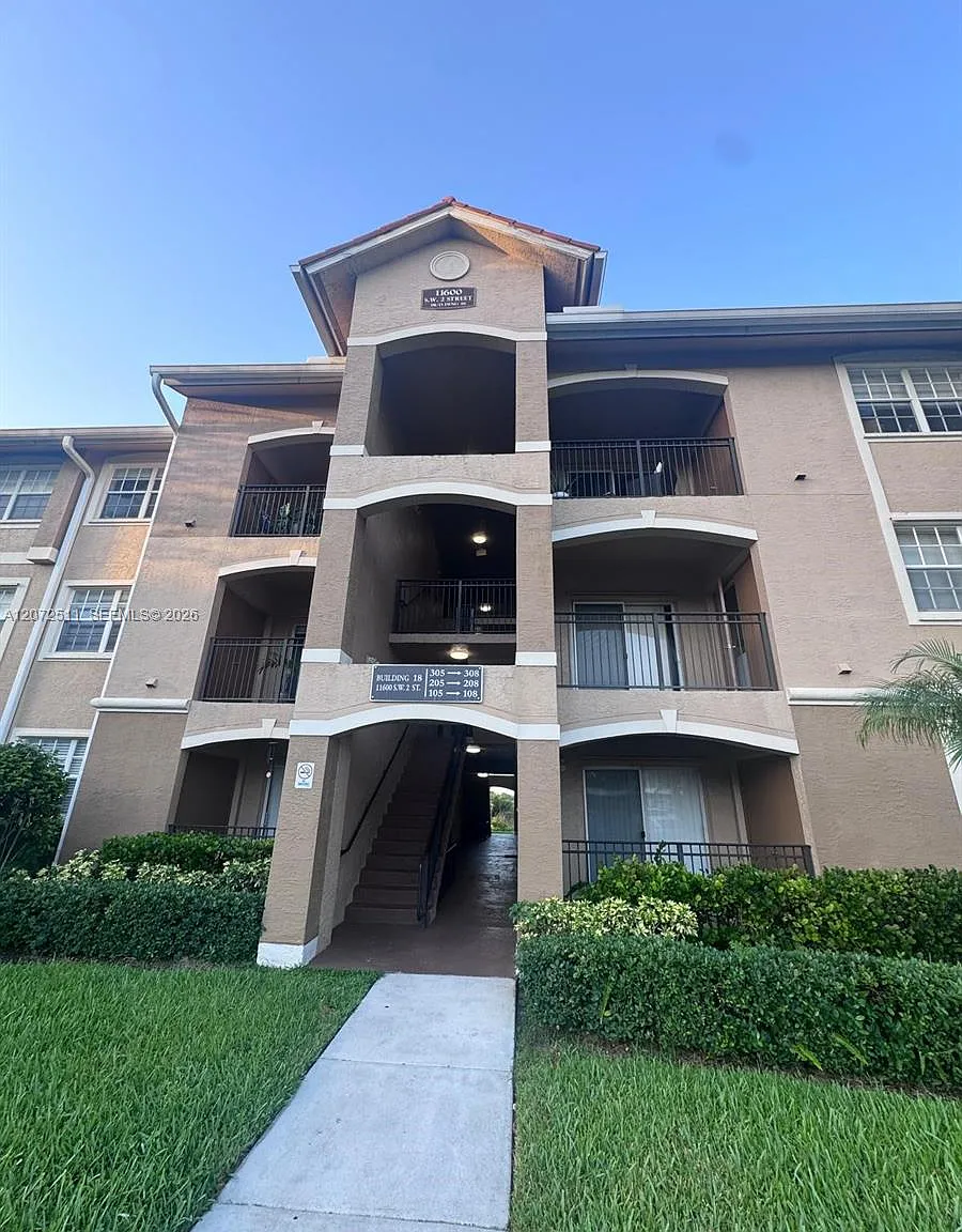 Marquesa Condo — Photo 2