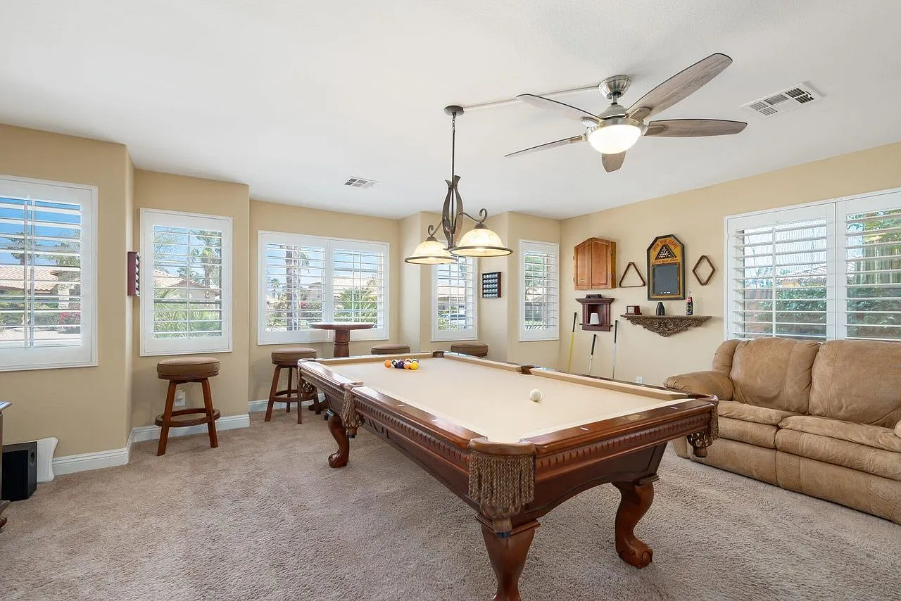 4 bed, 2400 sqft, $4,764 — Photo 2