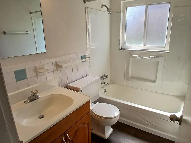 Yorktowne Apartments — Photo 18