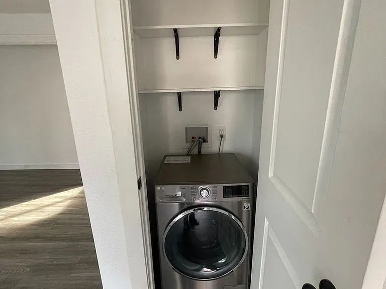 327 N 4th St #8 — Photo 3