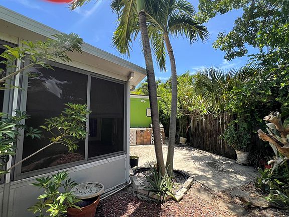 4th image of 208 E Palm St #208
