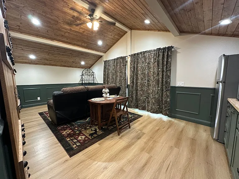 1221 Beecher Ave — Photo 3