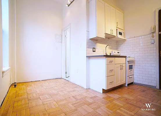 Rented by Warburg | media 10