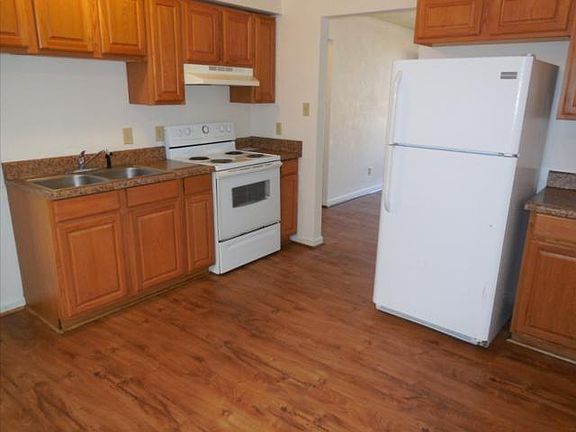 3rd image of 1553 Birch St #B