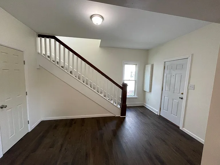 409 Maryland Ave — Photo 2
