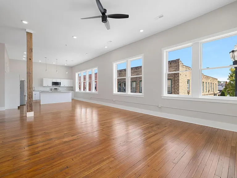 204 W State Of Franklin Rd #201 — Photo 1