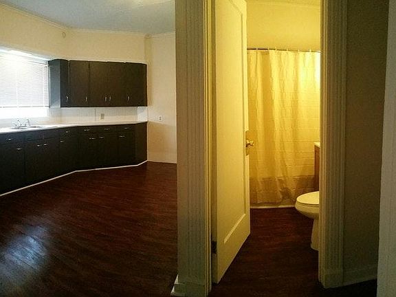 2nd image of 128 W Bank St APT 1