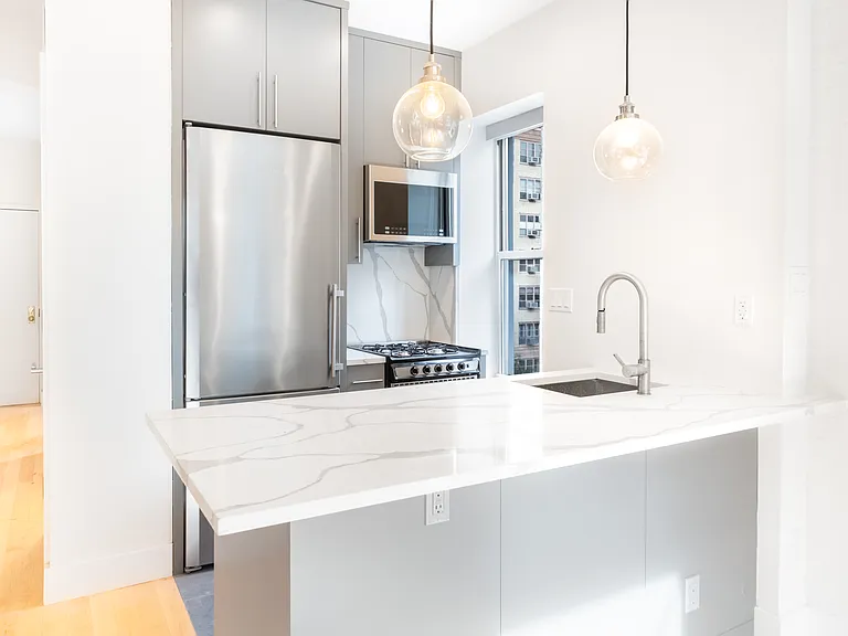 226 E 22nd St #5 — Photo 4