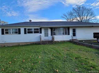 6341 Aiken Rd, Lockport, NY 14094