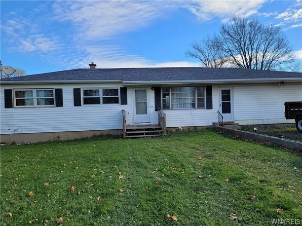 6341 Aiken Rd, Lockport, NY 14094