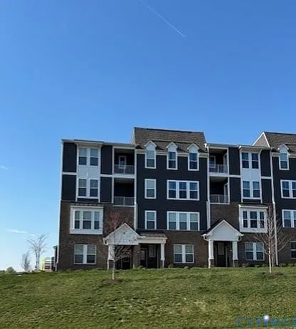 4 bed, 3.0 bath, 2208 sqft, $2,675 — Photo 1