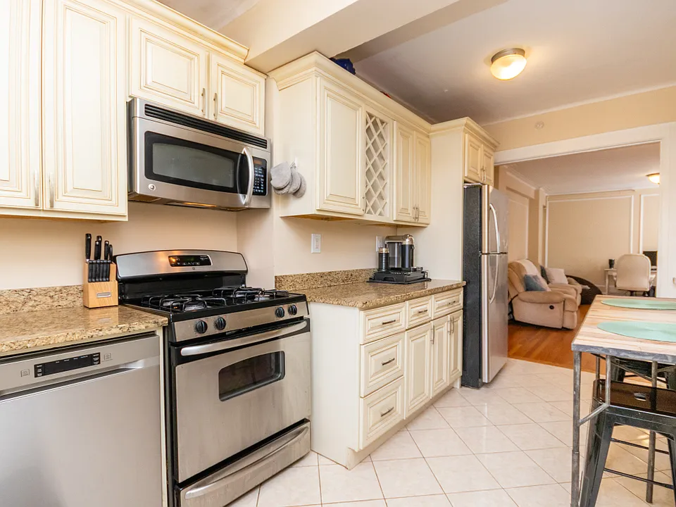 1450 Beacon St #603