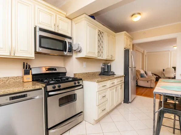 1450 Beacon St APT 603, Brookline, MA 02446