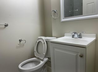 296 Oak Dr, Coraopolis, PA 15108