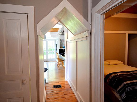 2nd image of 212 Lafayette Ave