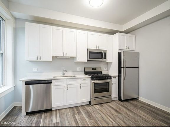 2nd image of 1859 W Chicago Ave #3R