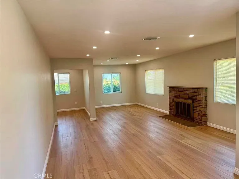 1502 E Thelborn St — Photo 3