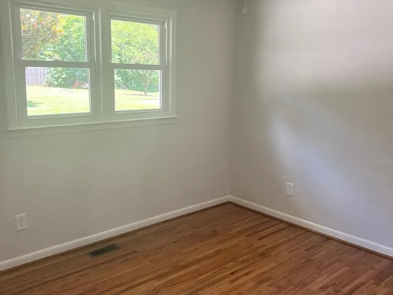 1515 Greenview Dr — Photo 5