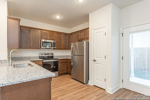 13902 Enzo Gate #102 — Photo 3