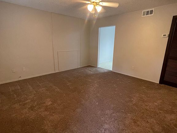 3rd image of 2811 Langley Ave
