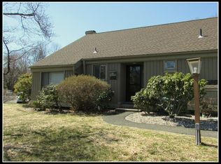 25 Heritage Vlg, Southbury, CT 06488