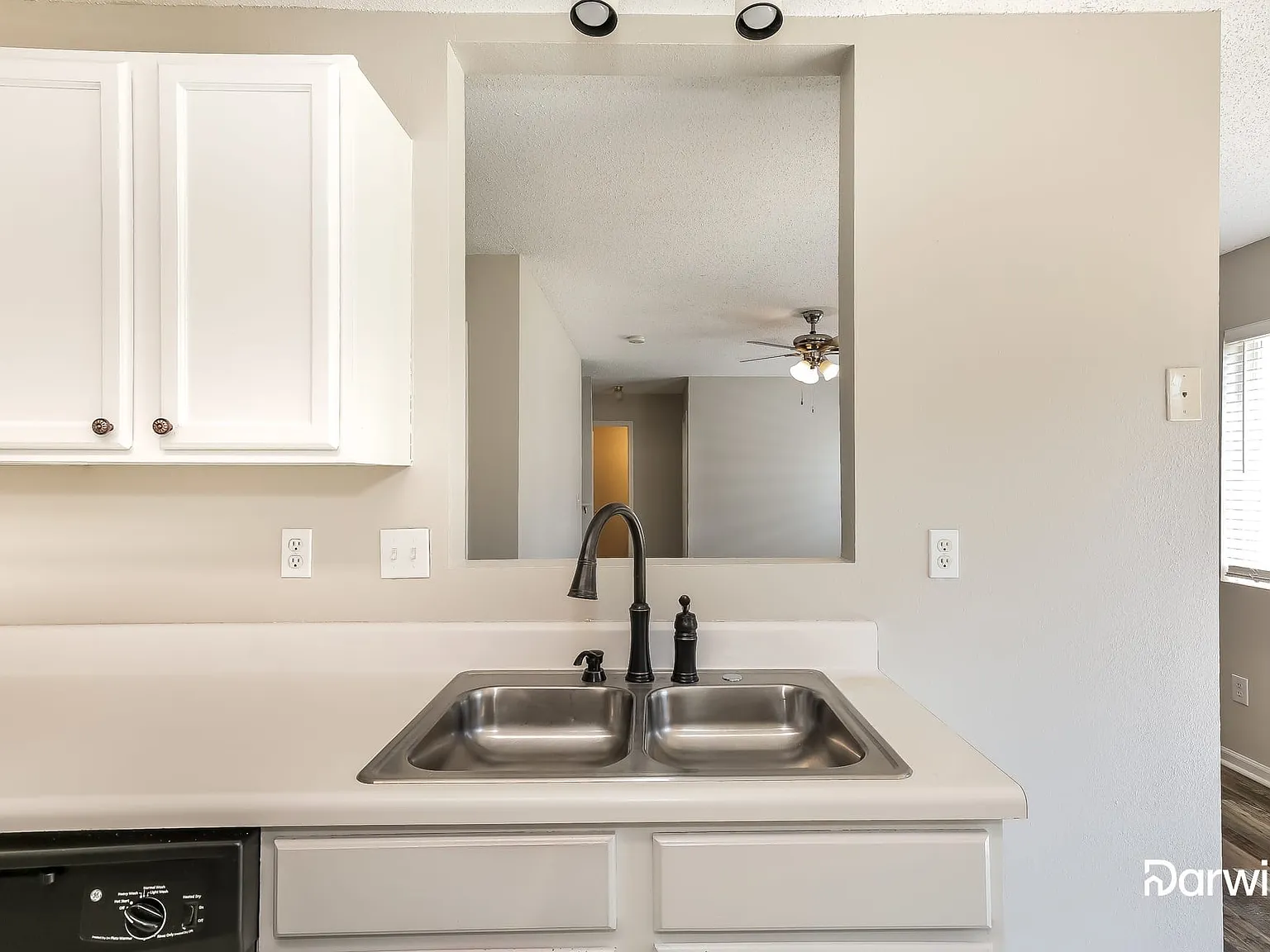 4 bed, 2.5 bath, 2065 sqft, $2,175 — Photo 4