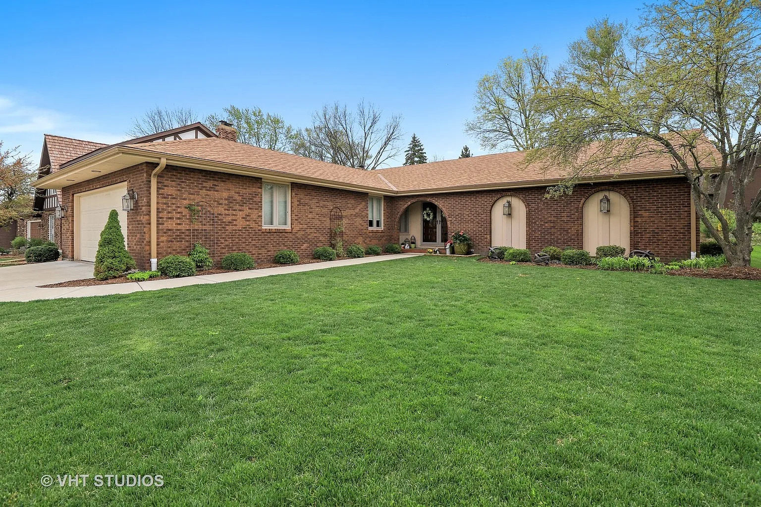617 Paddock Ln photo 1
