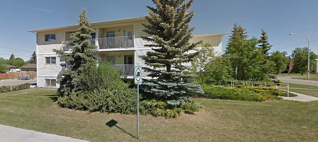 5314 46 Avenue Olds — Photo 1