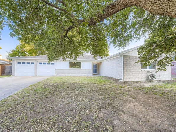 420 Bedford Ct W, Hurst, TX 76053