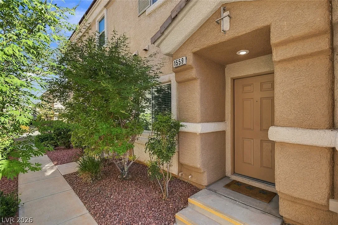 3 bed, 2.5 bath, 1423 sqft, $1,850 — Photo 2