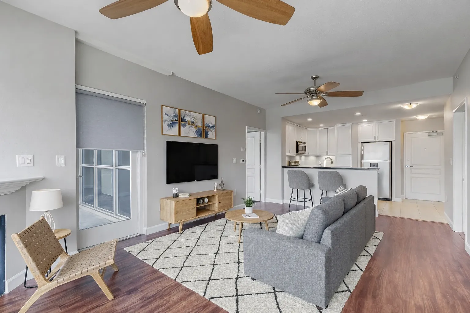 2 bed, 938 sqft, $3,595 — Photo 4