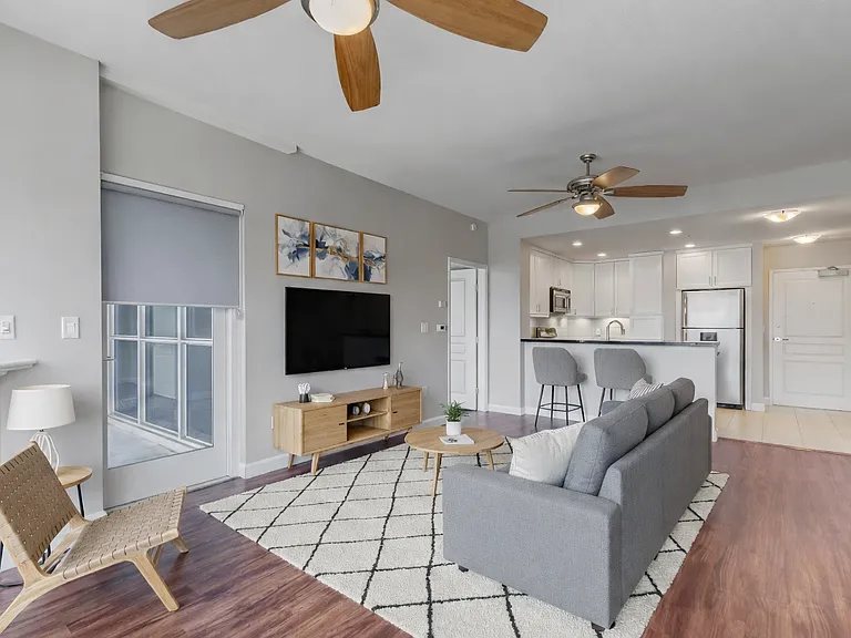 300 W Beech St #2101 — Photo 4