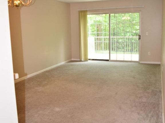 5th image of 177 Riveredge Dr