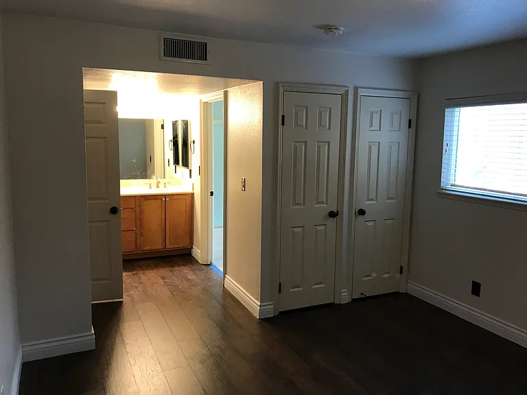 1000 Estes St #6 — Photo 6