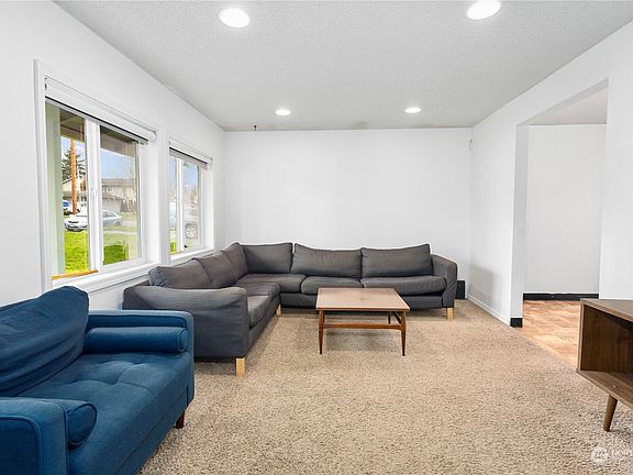3rd image of 1405 E 63rd Street