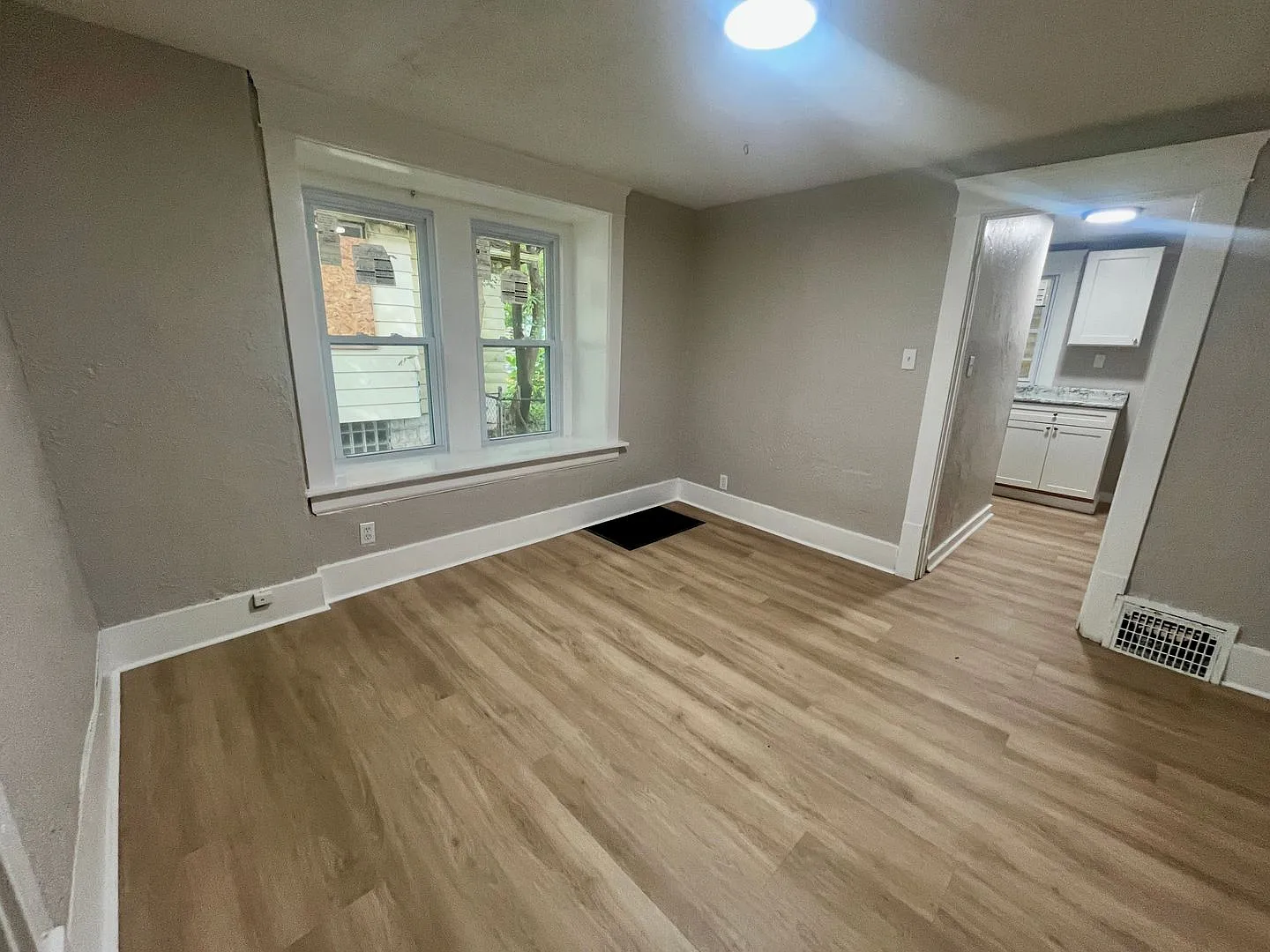 1141 McKinley Ave — Photo 2