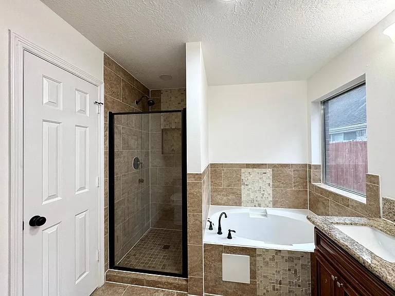 6427 Liberty Valley Dr — Photo 29