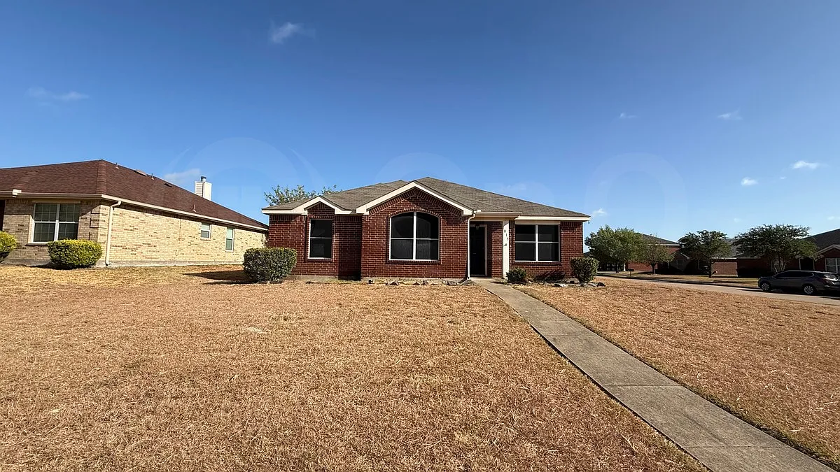 4 bed, 2.0 bath, 2076 sqft, $2,299 — Photo 1