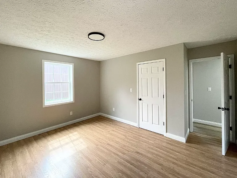 142 Kimberly Ln #1 — Photo 6