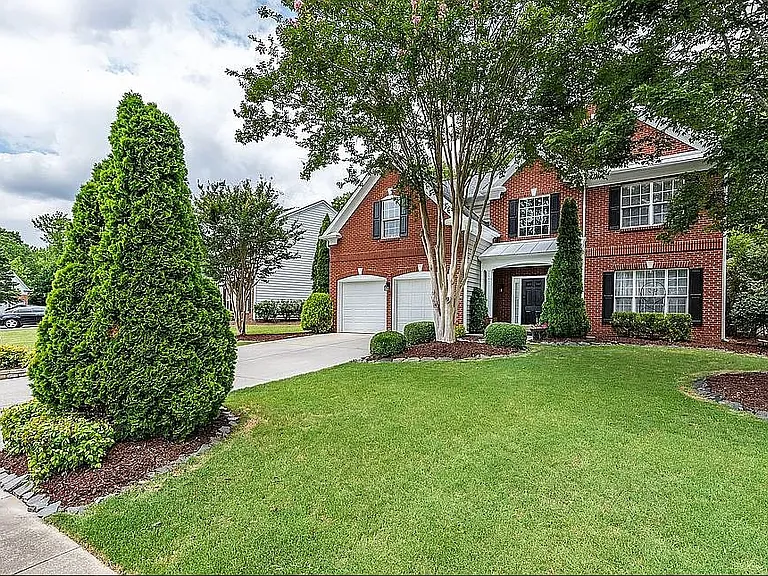 12019 Humboldt Dr — Photo 2