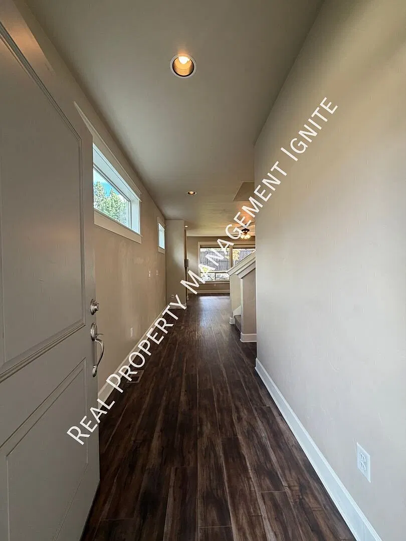 Beautifully Maintained Home with Community Amenities — Photo 3