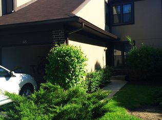 165 Shadowbend Dr, Wheeling, IL 60090