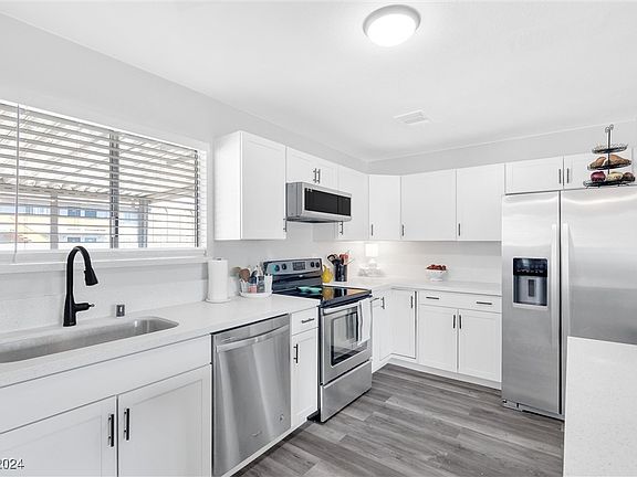 3rd image of 2705 Sierra Madre Dr